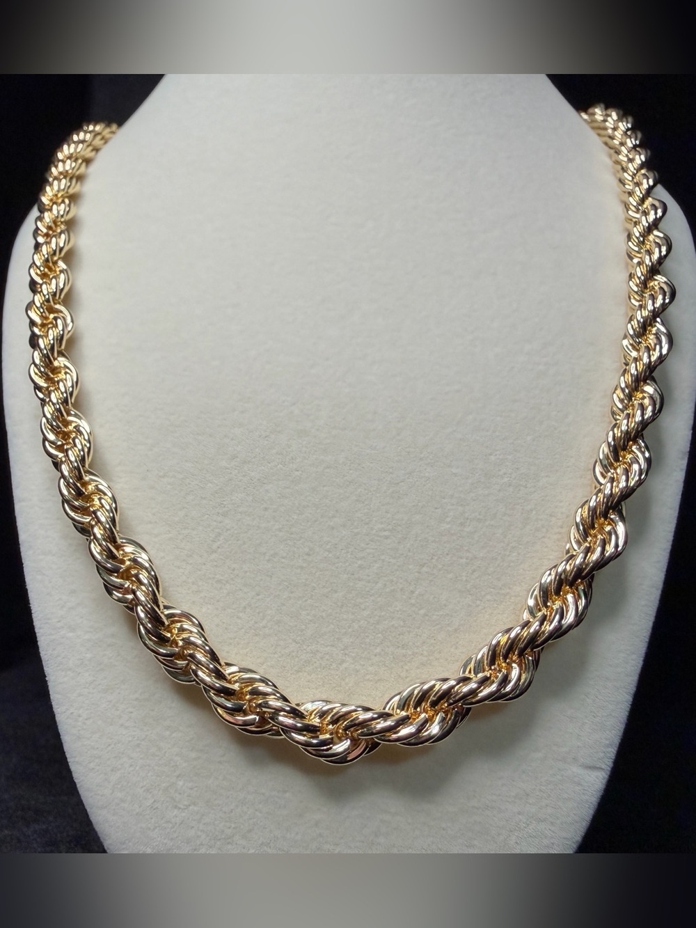 24in 8MM Rope Chain 14K Premium Finish Beautiful Stand Out Piece. Brand new.